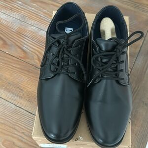Boys size 5 Dress Shoes